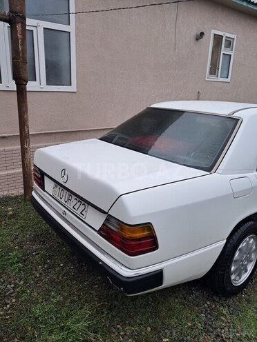 Mercedes E 200 d 1991, 210,000 km - 2.0 l - Salyan