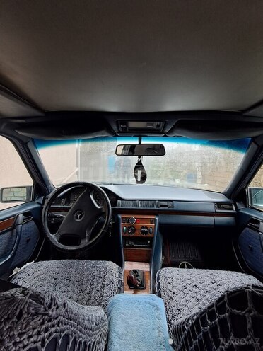 Mercedes E 200 d 1991, 210,000 km - 2.0 l - Salyan