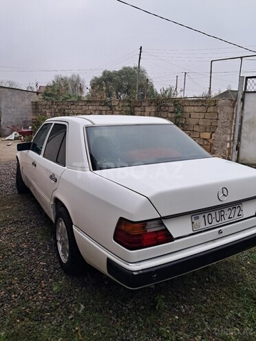 Mercedes E 200 d 1991, 210,000 km - 2.0 l - Salyan