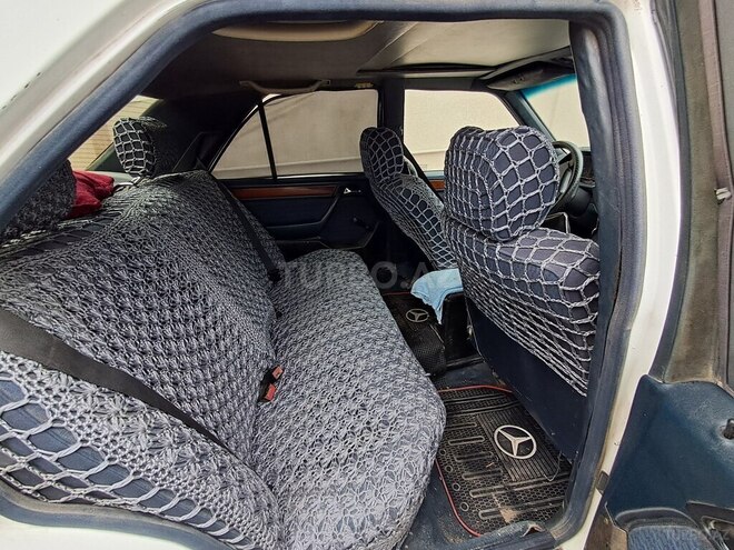 Mercedes E 200 d 1991, 210,000 km - 2.0 l - Salyan