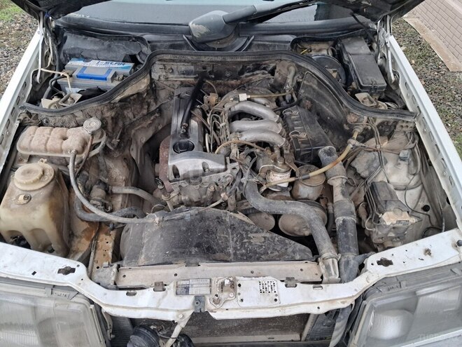 Mercedes E 200 d 1991, 210,000 km - 2.0 l - Salyan