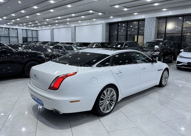 Jaguar XJ-5