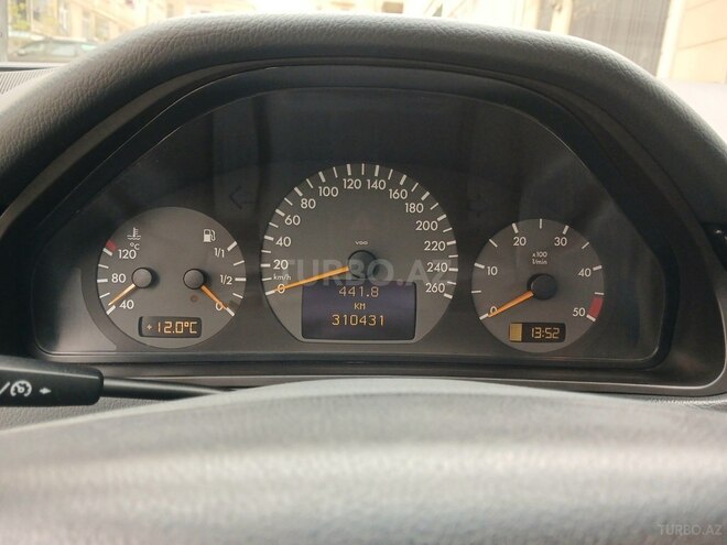 Mercedes E 220 d 2001, 310,000 km - 2.2 l - Bakı