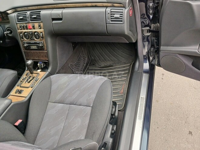 Mercedes E 220 d 2001, 310,000 km - 2.2 l - Bakı