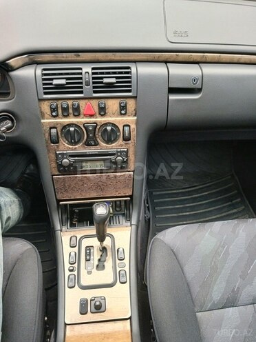 Mercedes E 220 d 2001, 310,000 km - 2.2 l - Bakı