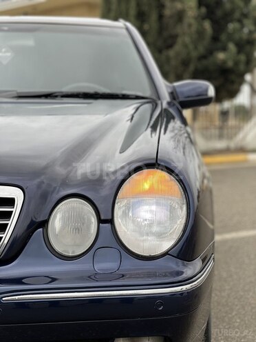 Mercedes E 220 d 2001, 318,058 km - 2.2 л - Bakı
