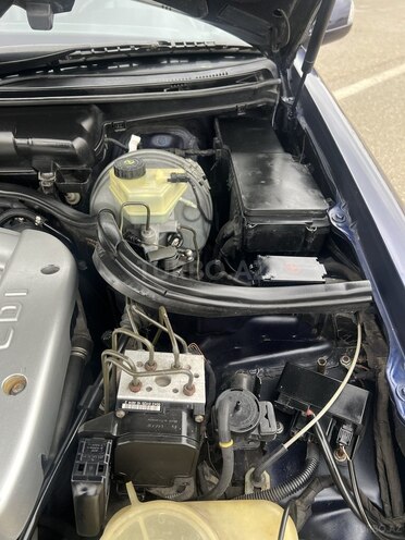 Mercedes E 220 d 2001, 318,058 km - 2.2 л - Bakı