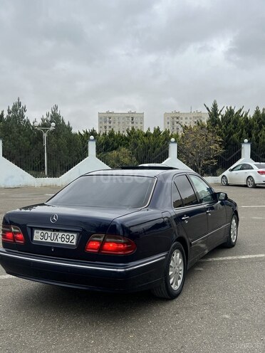 Mercedes E 220 d 2001, 318,058 km - 2.2 л - Bakı