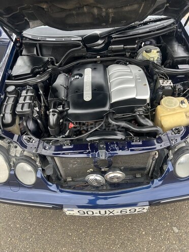 Mercedes E 220 d 2001, 318,058 km - 2.2 л - Bakı