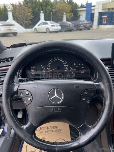 Mercedes E 220 d 2001, 318,058 km - 2.2 л - Bakı
