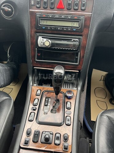 Mercedes E 220 d 2001, 318,058 km - 2.2 л - Bakı