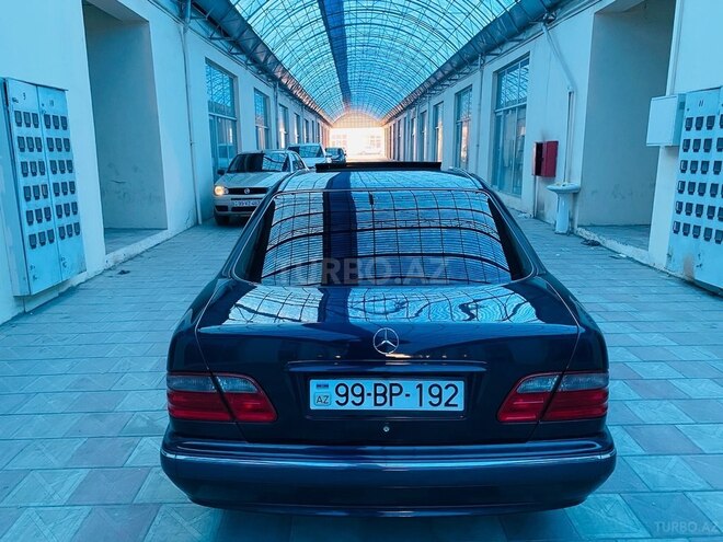 Mercedes E 240 2000, 225,000 km - 2.4 л - Tovuz