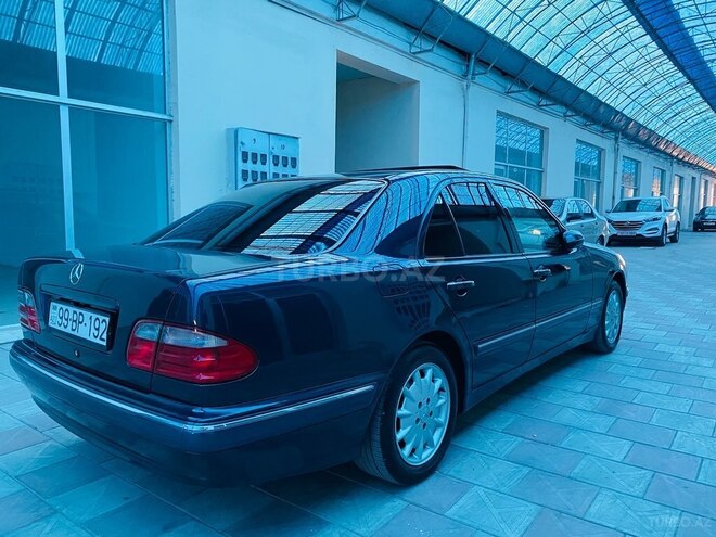 Mercedes E 240 2000, 225,000 km - 2.4 л - Tovuz
