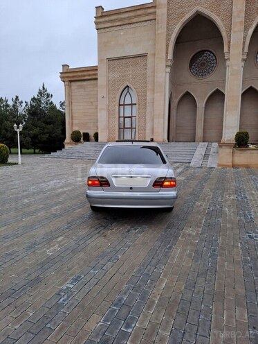 Mercedes E 220 d 2001, 370,000 km - 2.2 л - Bakı