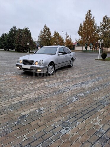 Mercedes E 220 d 2001, 370,000 km - 2.2 л - Bakı