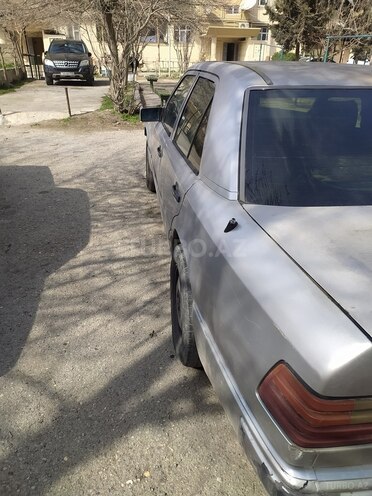 Mercedes E 250 1992, 25,000 km - 2.5 l - Bakı