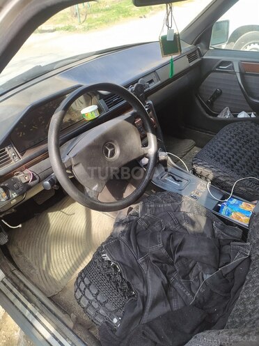 Mercedes E 250 1992, 25,000 km - 2.5 l - Bakı