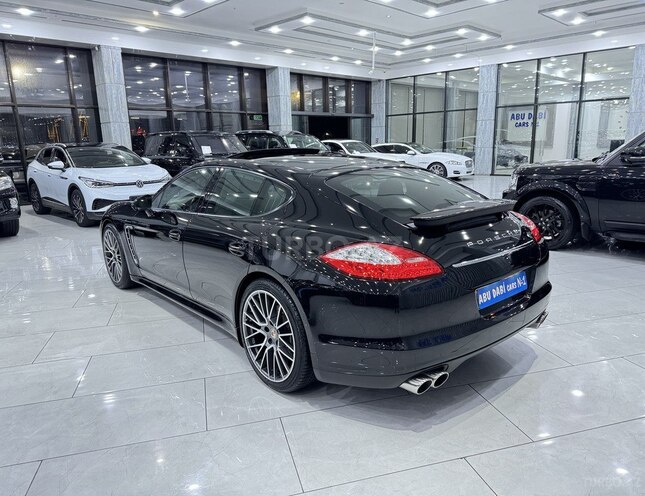 Porsche Panamera-6