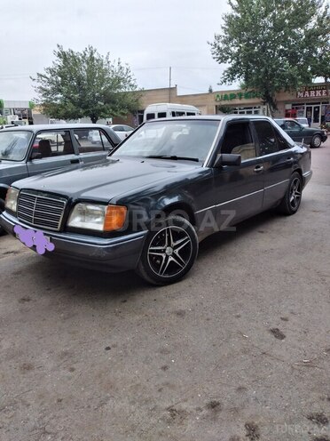 Mercedes E 250 1994, 777,855 km - 2.5 l - Biləsuvar