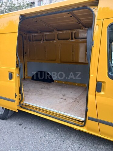 Ford Transit-13