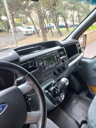 Ford Transit-16