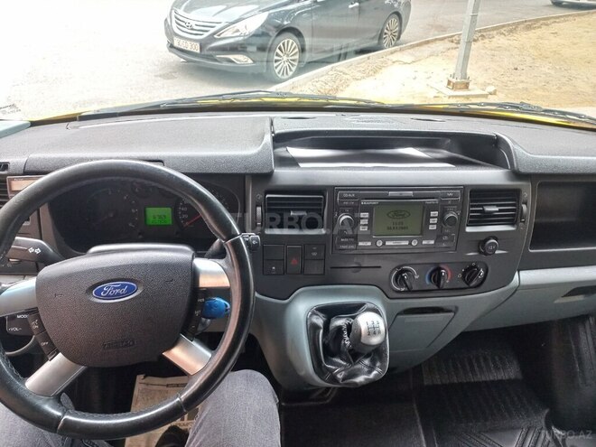 Ford Transit-11