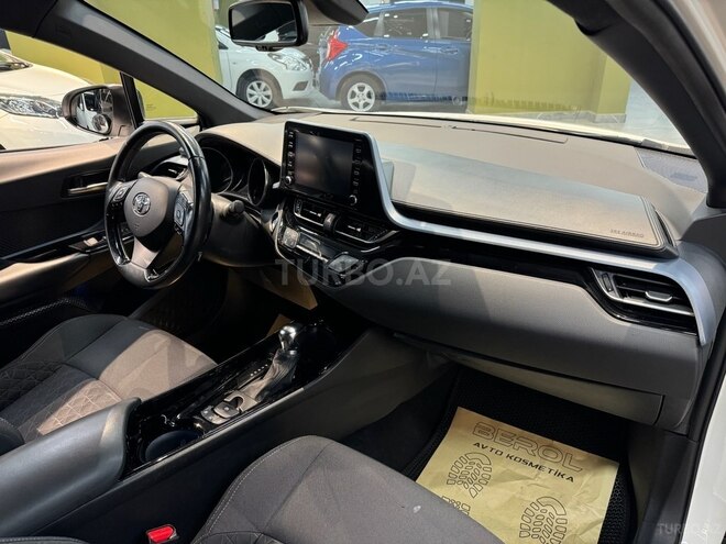 Toyota C-HR 2022, 60,000 km - 1.8 l - Bakı