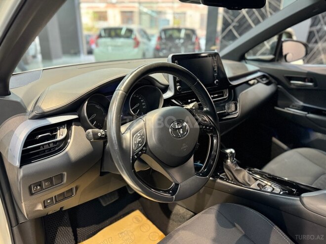 Toyota C-HR 2022, 60,000 km - 1.8 l - Bakı