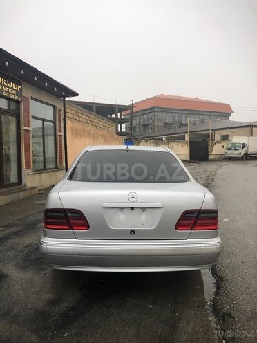 Mercedes E 240 2001, 312,568 km - 2.4 л - Quba