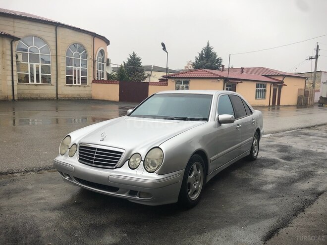 Mercedes E 240 2001, 312,568 km - 2.4 л - Quba