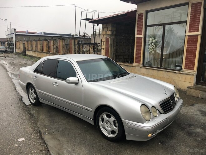 Mercedes E 240 2001, 312,568 km - 2.4 л - Quba