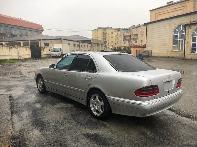Mercedes E 240 2001, 312,568 km - 2.4 л - Quba