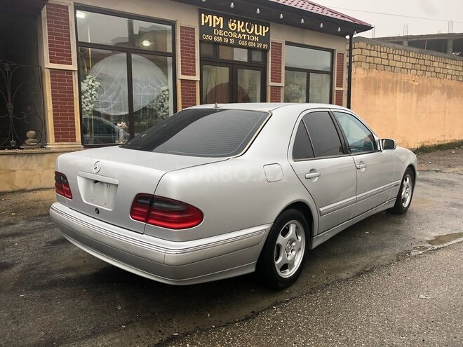 Mercedes E 240 2001, 312,568 km - 2.4 л - Quba