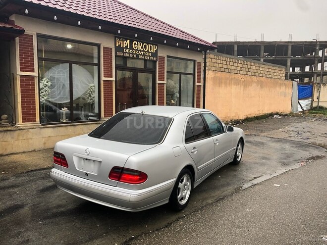 Mercedes E 240 2001, 312,568 km - 2.4 л - Quba