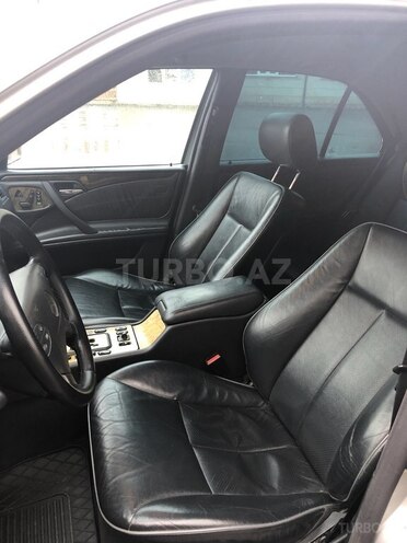 Mercedes E 240 2001, 312,568 km - 2.4 л - Quba