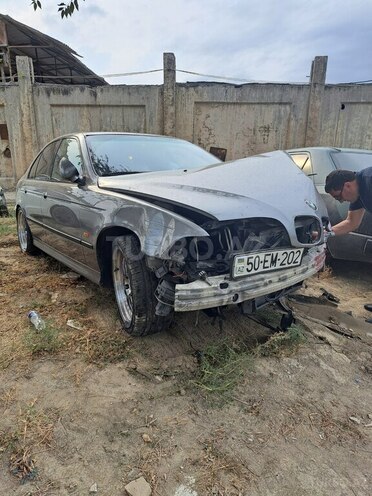 BMW 525 2001, 290,000 km - 2.5 l - Sumqayıt