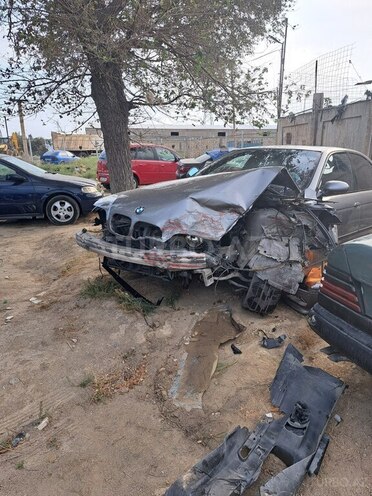 BMW 525 2001, 290,000 km - 2.5 l - Sumqayıt