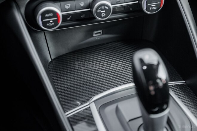 Alfa Romeo Giulia-17