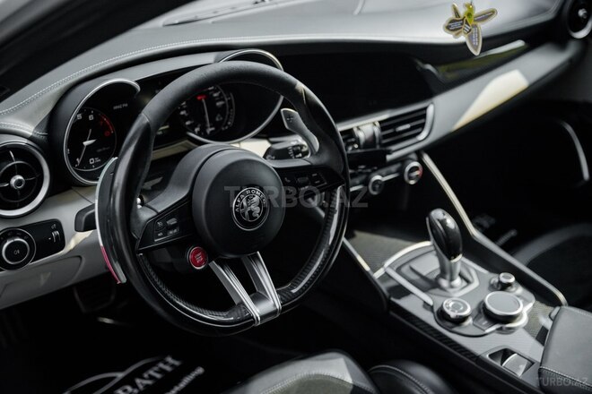 Alfa Romeo Giulia-12
