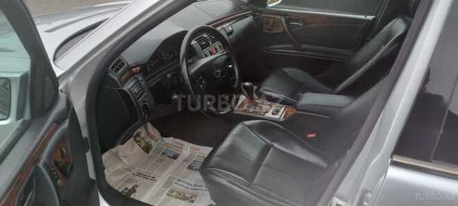 Mercedes E 240 2000, 346,984 km - 2.4 l - Ucar