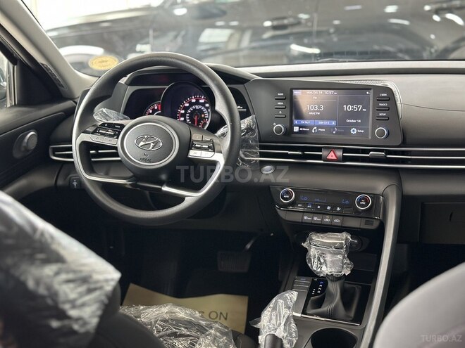 Hyundai Elantra-9