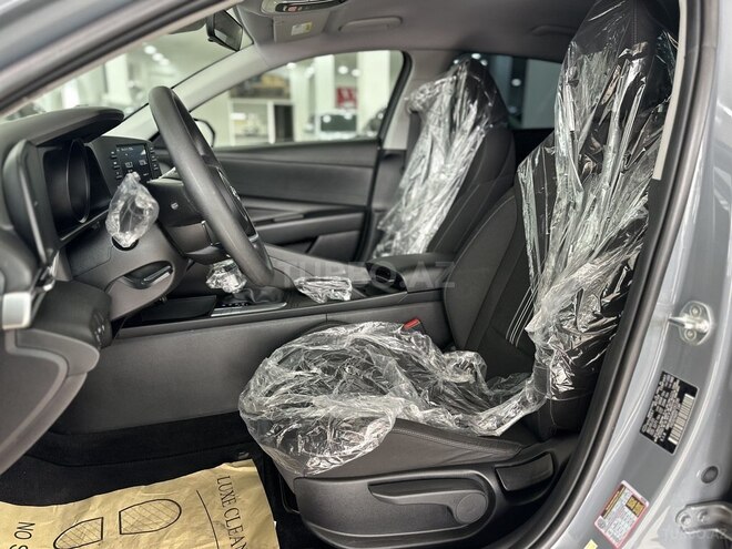 Hyundai Elantra-12
