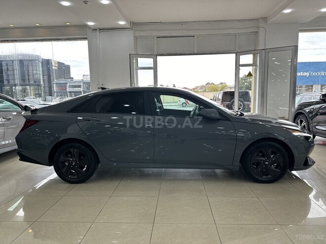 Hyundai Elantra-4