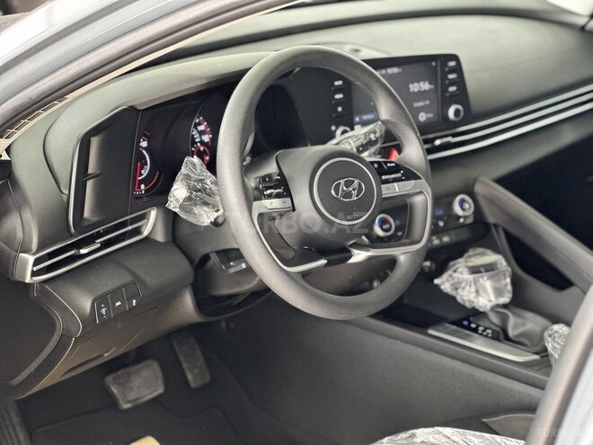 Hyundai Elantra-11