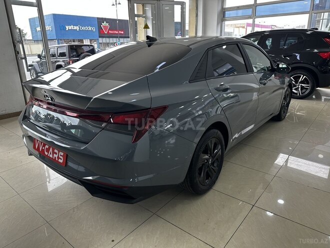 Hyundai Elantra-10