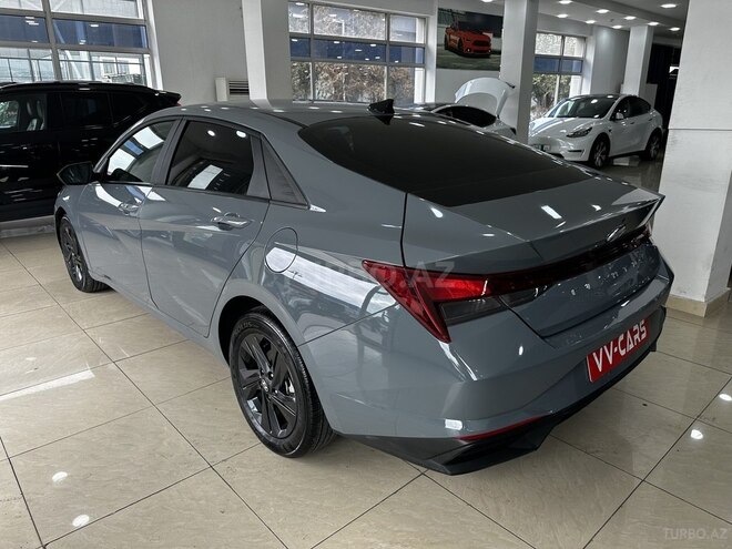 Hyundai Elantra-2