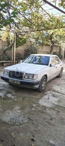 Mercedes E 200 1991, 345,678 km - 2.0 l - Bərdə