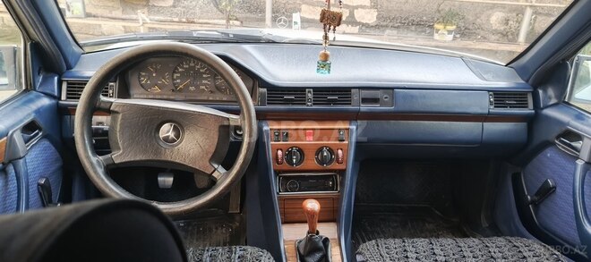 Mercedes E 200 1991, 345,678 km - 2.0 l - Bərdə