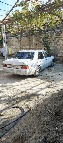 Mercedes E 200 1991, 345,678 km - 2.0 l - Bərdə