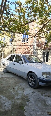 Mercedes E 200 1991, 345,678 km - 2.0 l - Bərdə